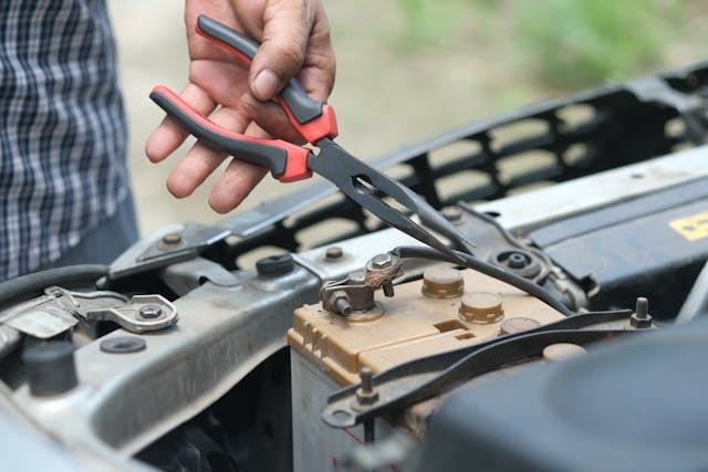 Navigating Roadside Emergencies The Essential Guide to Jump-Starting Your Car Battery